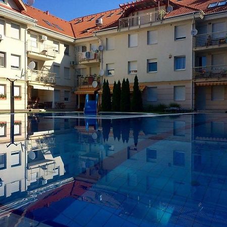 Relax Apartman Hajduszoboszlo Exterior photo