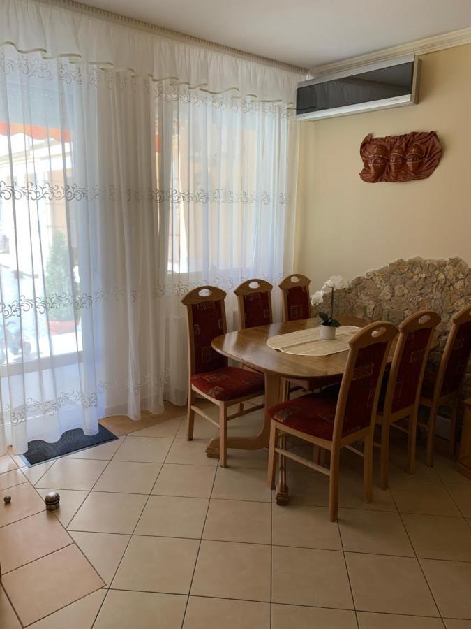 Relax Apartman Hajduszoboszlo Exterior photo